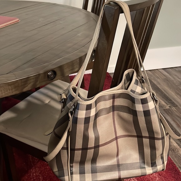 AUTHENTIC BURBERRY - Picture 2 of 7